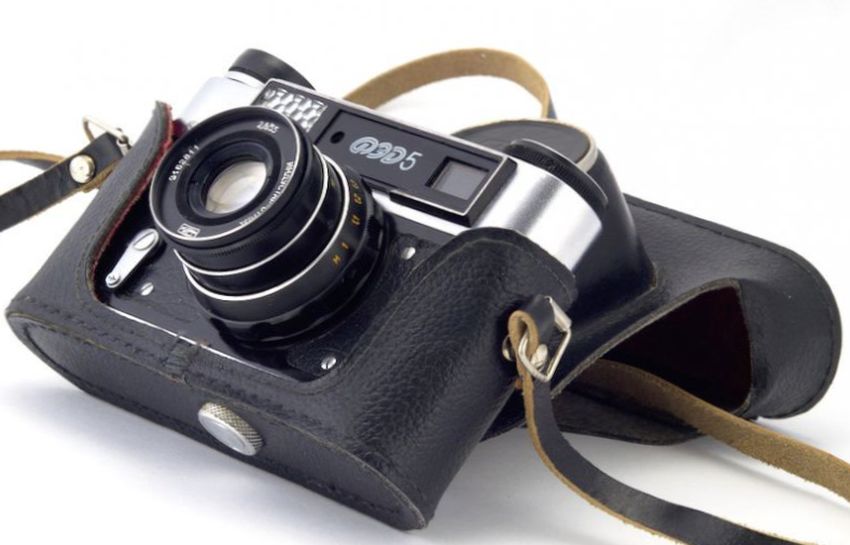 ФЭД-5 — советский дальномерный фотоаппарат, вторая модель из унифицированной одноимённой серии, в которую также входили камеры «ФЭД-5В» и «ФЭД-5С».