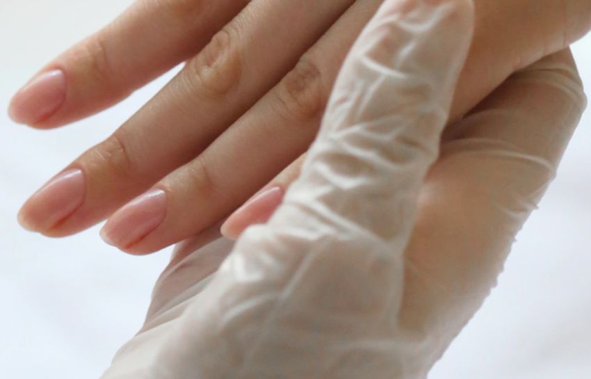 Ногти имеют свою естественную форму, которая зависит от индивидуальных особенностей организма каждого человека. Однако существуют различные методы и приемы, позволяющие изменить форму ногтей, сделать их более эстетичными и аккуратными. Для этого используются специальные инструменты и техники маникюра.